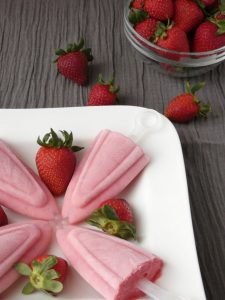 Strawberry yogurt popsicles