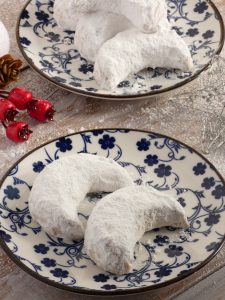 Kourabiedes - Greek Christmas Butter Cookies